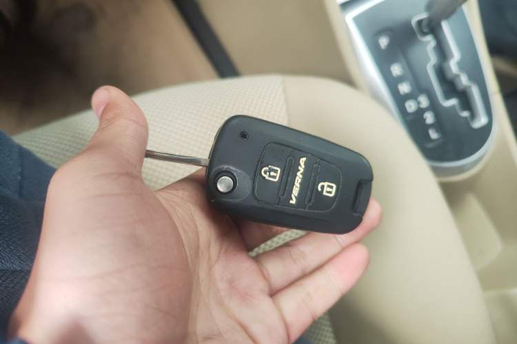 Used Hyundai Verna (older generation) 2010 Sedan 1.4L Automatic Comfort Model GS
