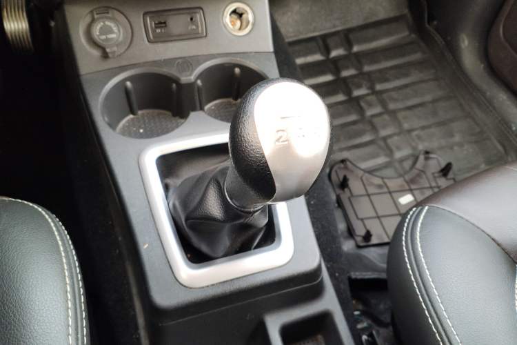 Used Dongfeng Fengon 330 2019 1.5L 330S Manual Comfort Version China VI Standard
