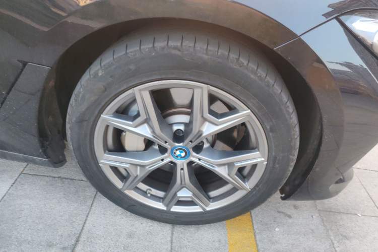 Used BMW i3 2024 eDrive 35 L Right Front Wheel Hub