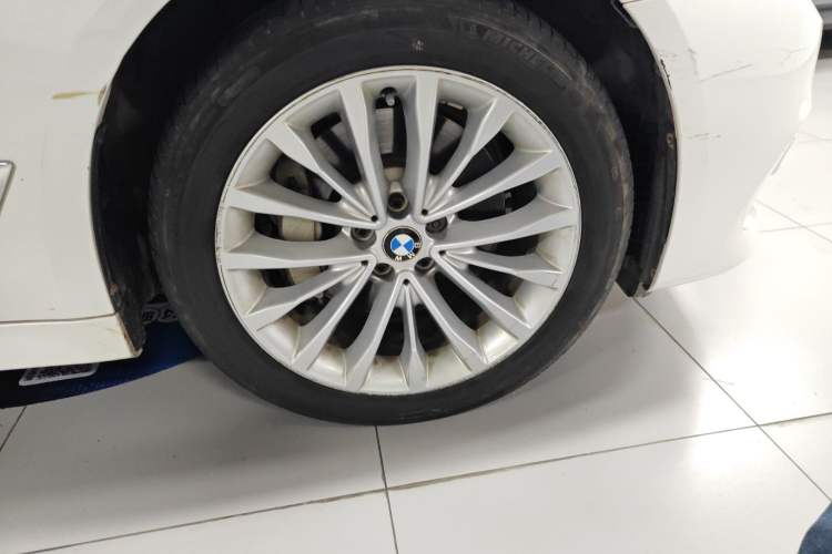 Used BMW 5 Series 2018 530Li xDrive Luxury Package Right Front Wheel Hub