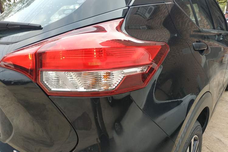 Used Nissan Kicks 2020 1.5L XL CVT Cool Enjoyment Edition Exterior 3