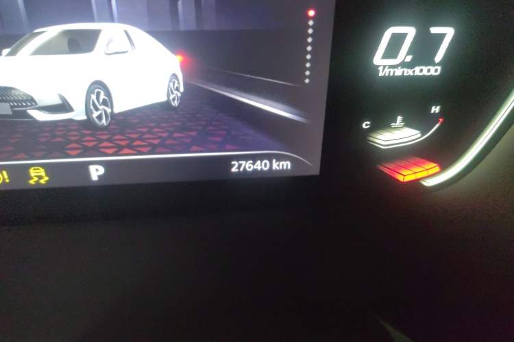 Used MG 5 2023 180 DVVT CVT Luxury Edition Odometer Close Up