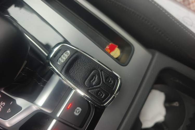 Used Audi Q5L Sportback 2021 40 TFSI Fashion Model Vehicle Key