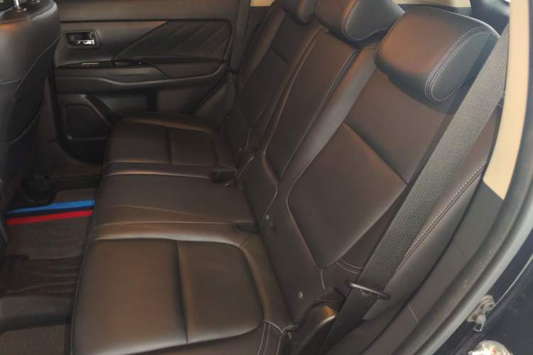 Used Mitsubishi Outlander 2019 2.4L 4x4 Zhi Xiang Edition 5 Seats China VI Standard Left Rear Seat