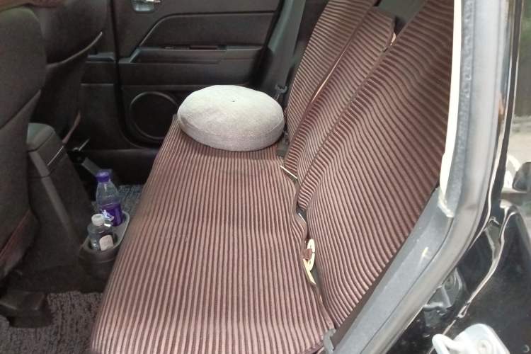 Used Jeep Compass 2011 2.0L two-wheel drive sport version
