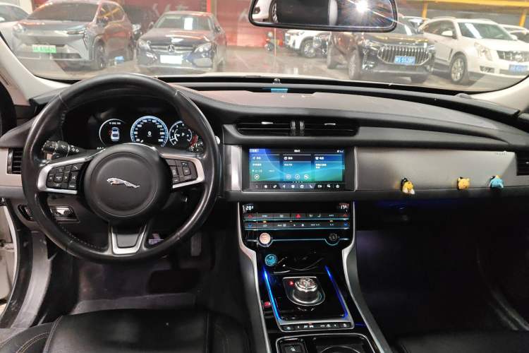 Used Jaguar XFL 2020 XFL 2.0T P200 Two-Wheel-Drive Elite Edition Center Console