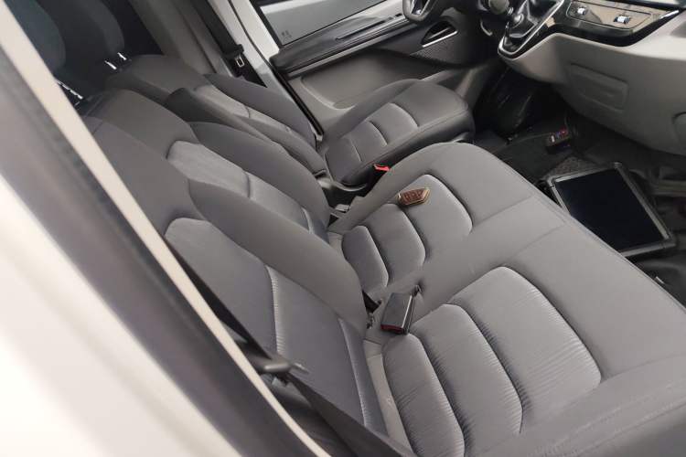 Used Iveco Fidato 2023 C30 Passenger Van 2.0T 93kW Manual Transmission Xingtu Edition Low Roof
