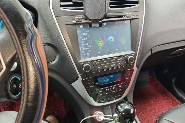 Used GAC Trumpchi GS5 2012 2.0L Automatic Two-Wheel Drive Elite Edition Audio And AC Panel