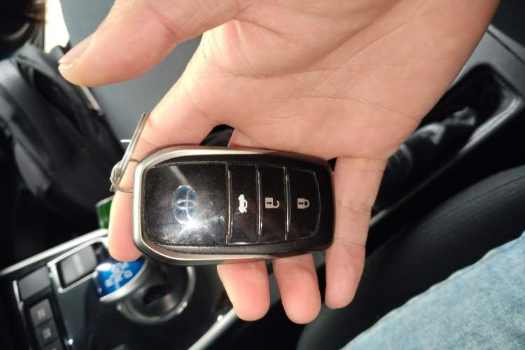 Used Toyota Levin 2016 Dual-Engine 1.8H GS E-CVT Elite Model with Sunroof