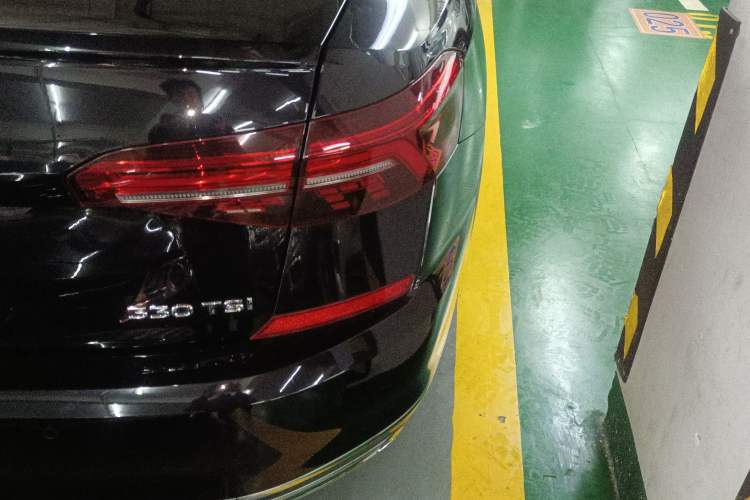 Used Volkswagen Passat 2019 330TSI Elite Edition China VI Right Rear Taillight