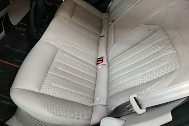 Used ONVO L60 2024 60 kWh Rear-Drive Version Left Rear Seat