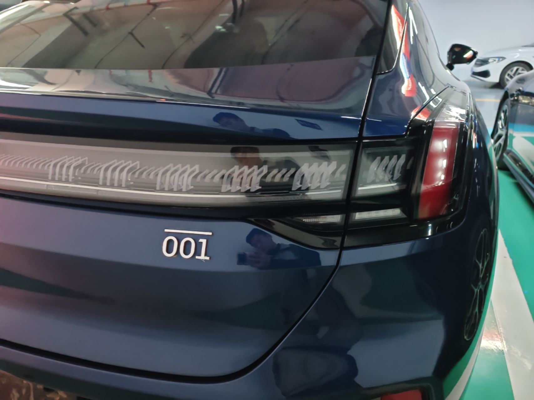 Zeekr 001 2024 YOU Edition 100 kWh All-Wheel Drive — снимка 9