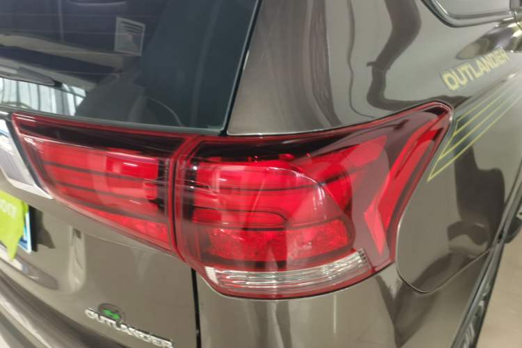 Used Mitsubishi Outlander 2017 2.0L Two-Wheel Drive Glory Edition 5 Seats
