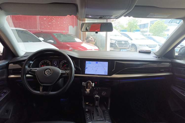 Used Volkswagen Passat 2019 280TSI Business Edition China VI Center Console