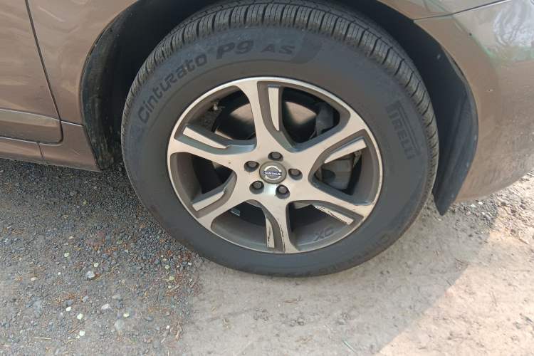 Used Volvo XC60 2014 T5 Zhiyi Edition Right Front Wheel Hub
