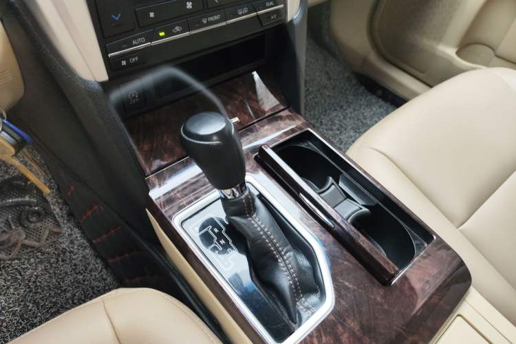 Used Toyota Camry 2016 2.0E 10th Anniversary Elite Edition Gear Lever