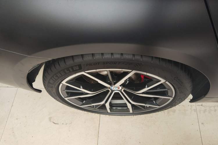 Used BMW 5 Series 2022 Restyled 540i Luxury Edition M Sport Package Right Rear Wheel Hub