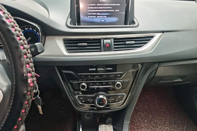 Used Changan Alsvin V7 2015 1.6L Manual Enjoyment Model China IV Standard
