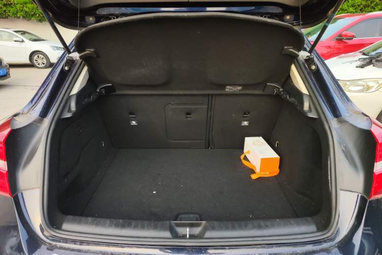 Used Mercedes-Benz GLA 2015 GLA 200 Fashion Model Trunk