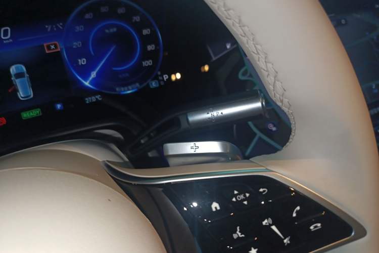 Used Mercedes-Benz EQS SUV 2023 450 4MATIC Pioneer Edition Gear Lever