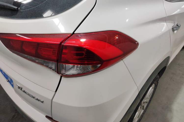 Used Hyundai Tucson 2015 1.6T Dual-Clutch Two-Wheel-Drive Smart Model Exterior 3