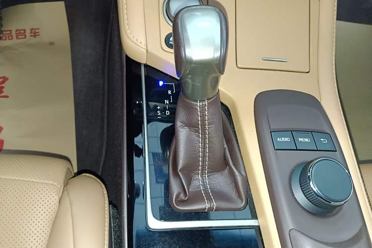 Used Lexus ES 2015 300h Comfort Edition
