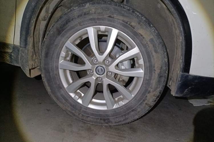 Used Nissan X-Trail 2017 2.0L CVT Comfort Edition 2WD Right Front Wheel Hub