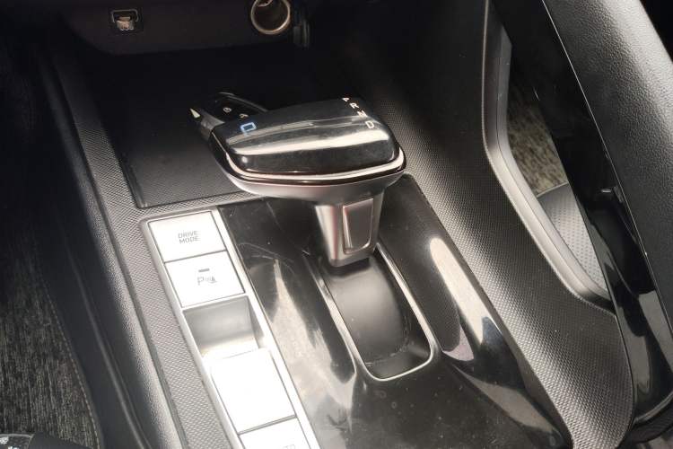 Used Hyundai Elantra 2021 1.5L CVT GLX Elite Edition Gear Lever