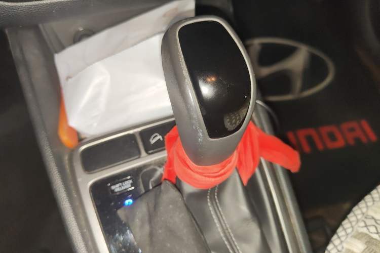 Used Hyundai ix25 2015 1.6L Automatic Two-Wheel-Drive Deluxe DLX Model
