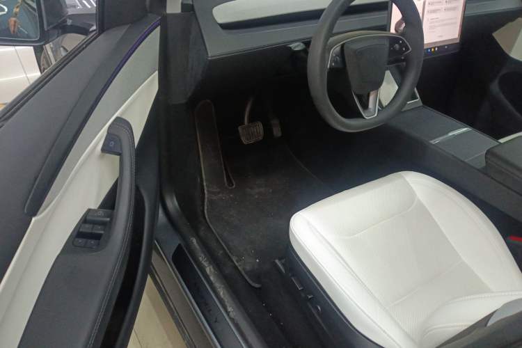 Used Tesla Model Y 2025 Rear-Wheel-Drive Version