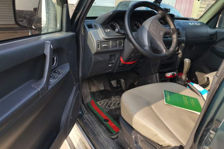 Used Leopaard Heijingang 2013 2.2L Manual Two-Wheel Drive Standard Version
