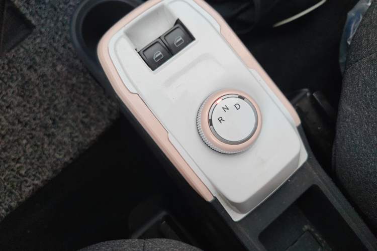 Used Chery QQ Ice Cream 2022 170km Sundae Phosphate Lithium-Ion