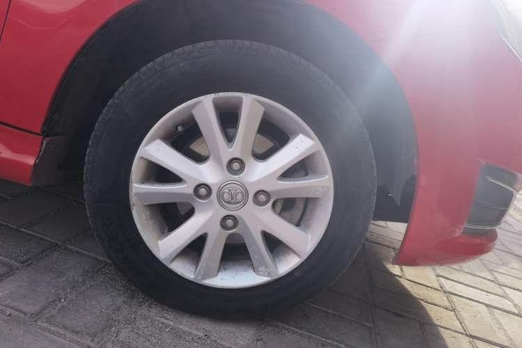 Used BAIC E Series 2013 Sedan 1.5L Automatic Lotte Edition Right Front Wheel Hub