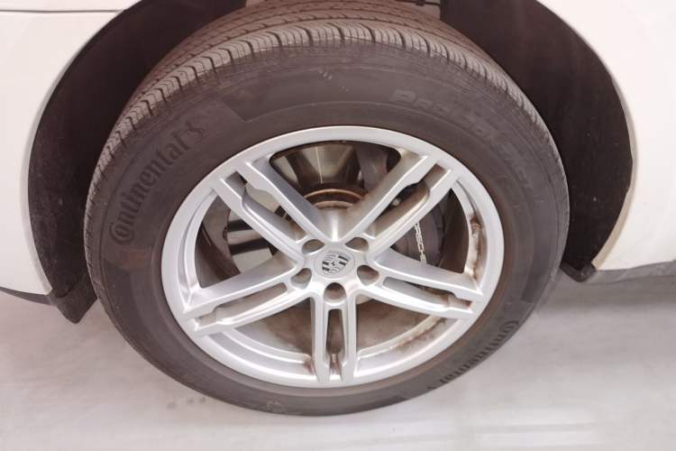 Used Porsche Macan 2024 Macan 2.0T Left Front Wheel Hub