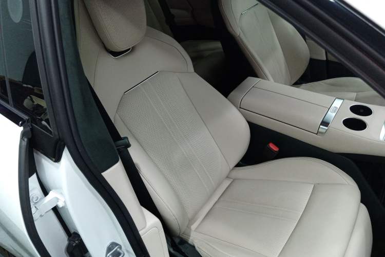 Used Xiaomi Auto YU7 2025 Ultra-Long Range High-Performance All-Wheel-Drive Max Edition
