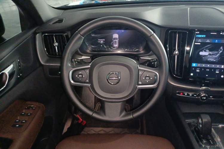 Used Volvo XC60 2024 B5 4x4 Smart Luxury Edition