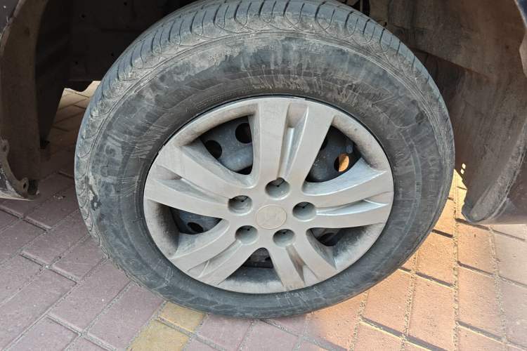 Used FORTHING Lingzhi 2023 M5L 1.6L Base Model 5 Seats Right Front Wheel Hub