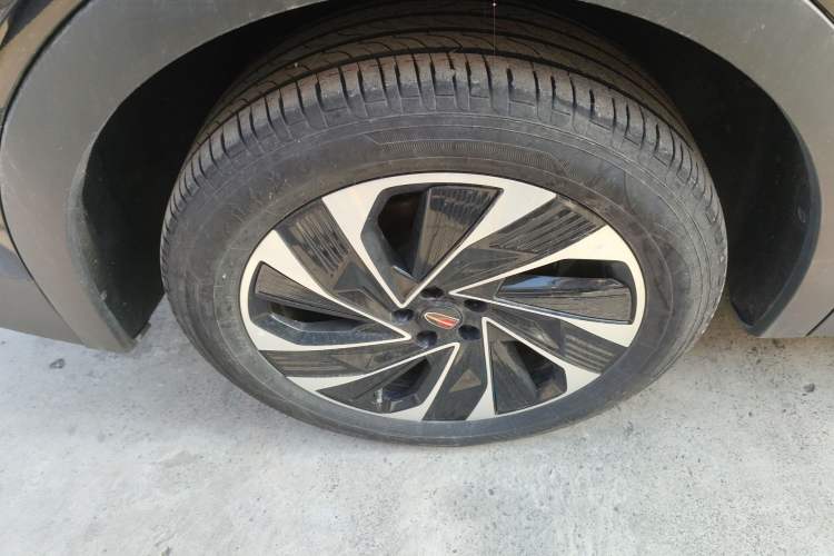 Used Hongqi HS7 PHEV 2024 2.0T PHEV Four-Wheel Drive Flagship Edition 6 Seats Right Rear Wheel Hub