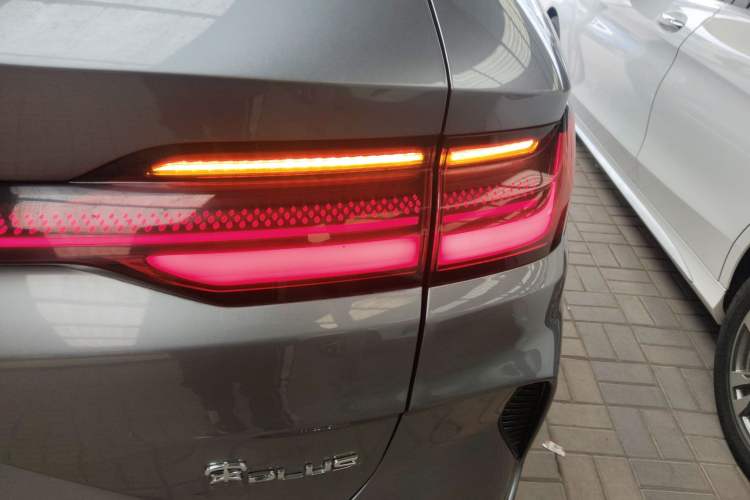 Used BYD Song PLUS New Energy 2024 HONOR Edition DM-i 110km Flagship Model Right Rear Taillight