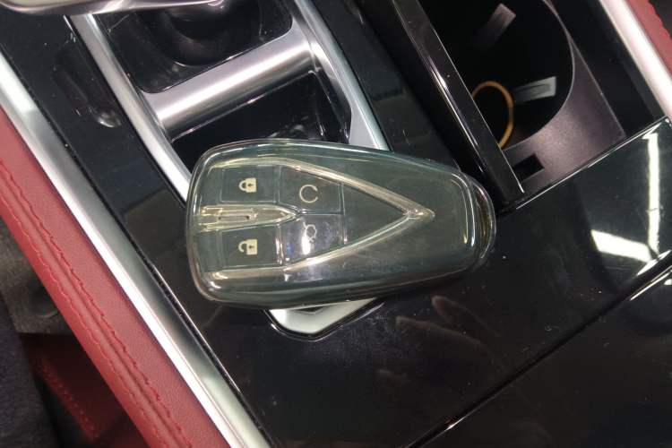 Used Changan CS85 COUPE 2023 1.5T DCT Luxury Version
