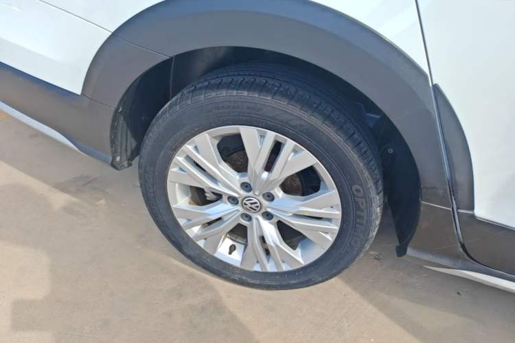 Used Volkswagen C-TREK 2017 1.6L Automatic Comfort Model Right Rear Wheel Hub