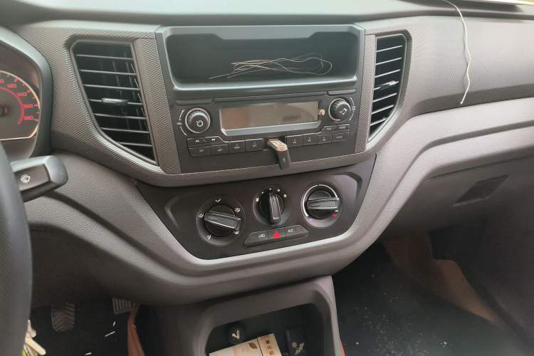 Used Wuling Hongguang V 2022 1.5L Jingqu Version Hydraulic Power Steering LAR