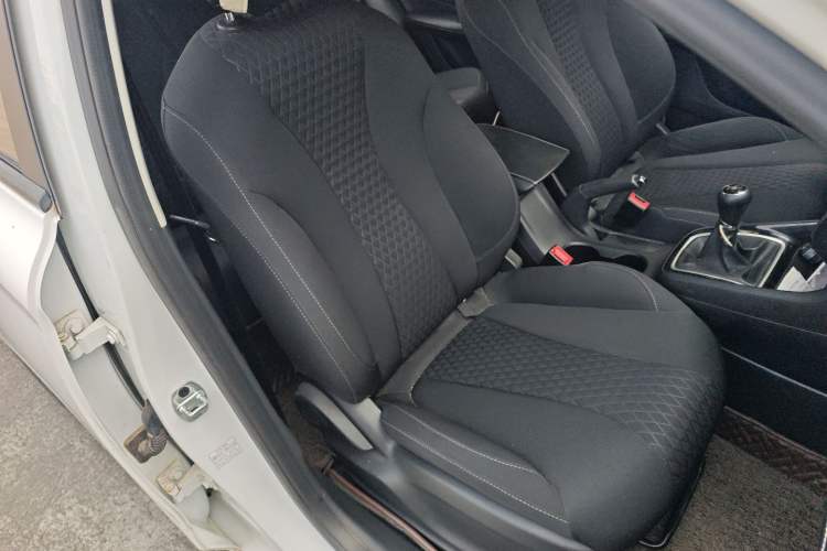 Used Roewe i5 2020 1.5L Manual 4G Connect Luxury Edition