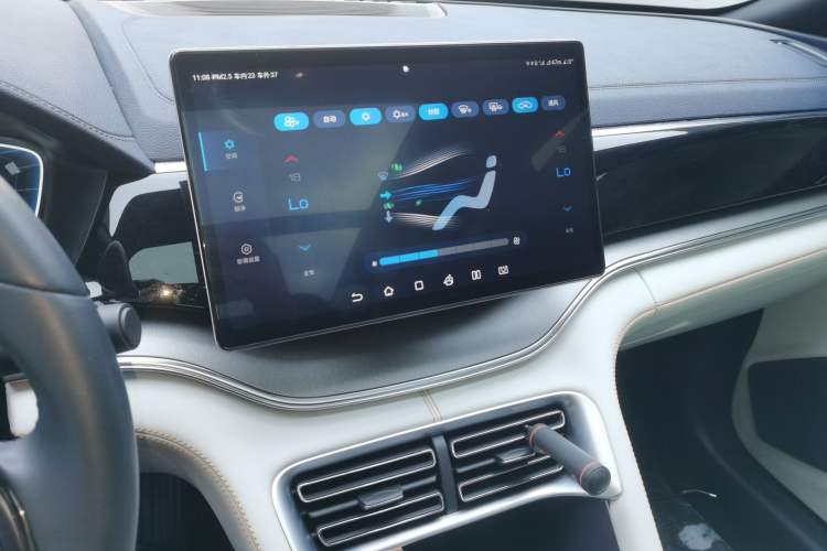 Used BYD Song PLUS New Energy 2024 HONOR Edition DM-i 71km Luxury Model Audio And AC Panel