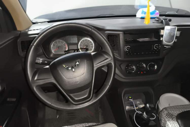 Used Wuling Hongguang V 2019 1.5L Base Version China VI LAR Steering Wheel
