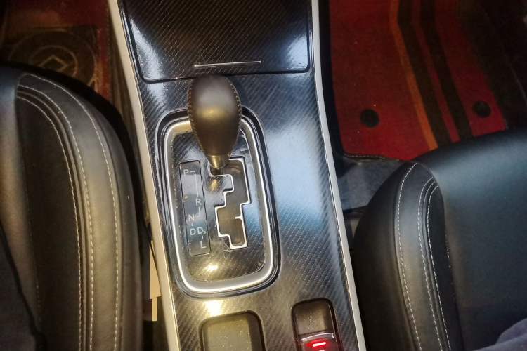 Used Mitsubishi Outlander 2019 2.0L Two-Wheel Drive Comfort Edition 5 Seats China V Standard Gear Lever