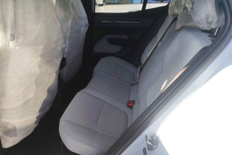 Used Volvo EX30 2025 Rear-Drive Long-Range Version Ultra