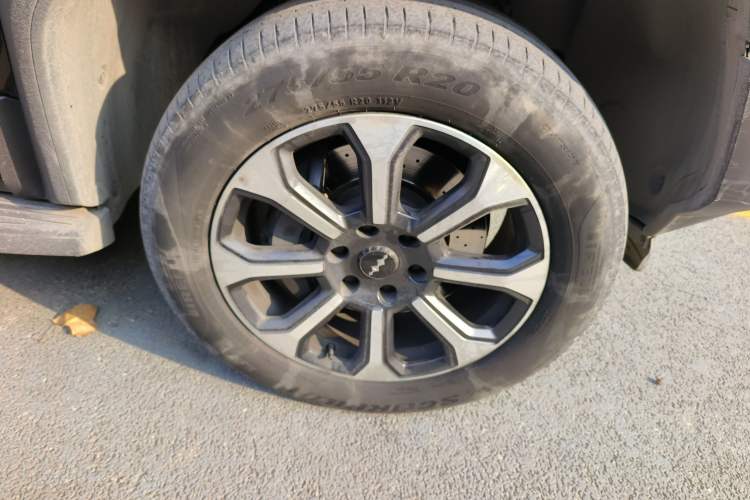 Used Formula Leopard 5 2023 Navigator Edition
