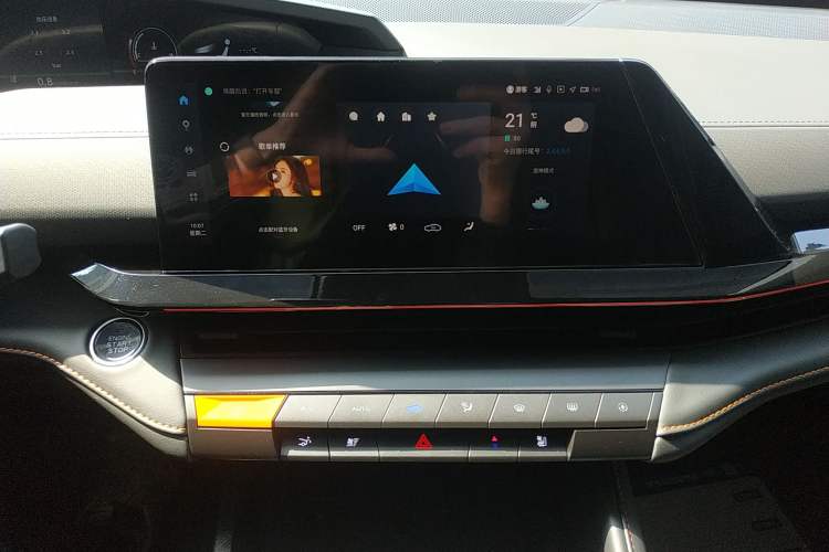 Used CHANGAN UNI-V 2024 1.5T Prestige Edition
