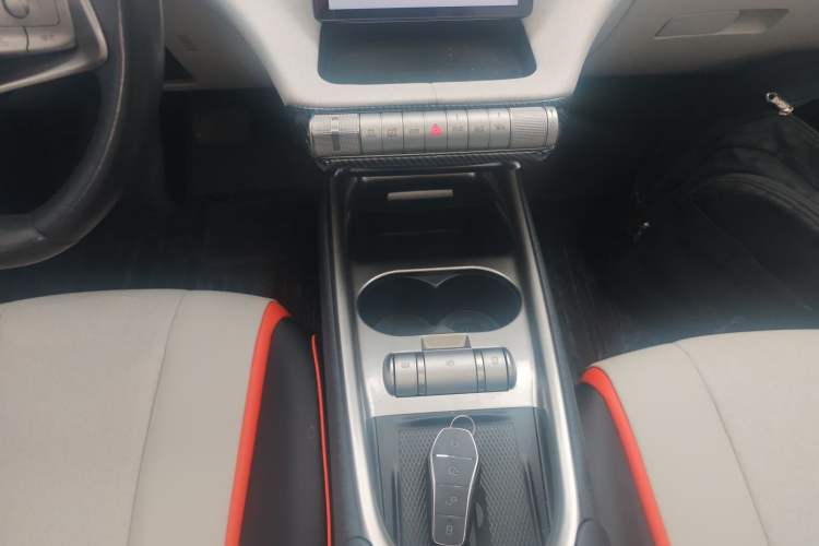 Used BYD Dolphin 2021 405 km Fashion Edition Gear Lever